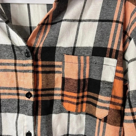 ☀️Shein Plaid Button Up - Picture 4 of 5